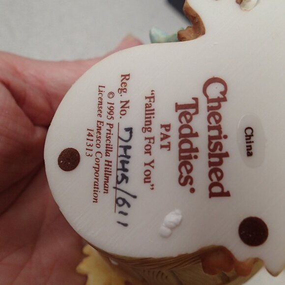 Cherished Teddies Pat Falling For You Girl in Barrel with Pinwheel - Picture 3 of 8